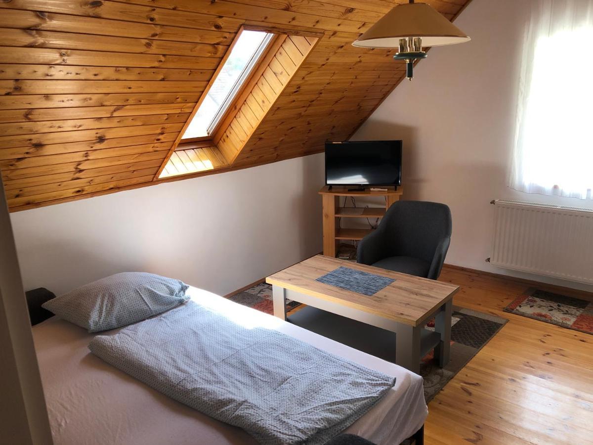 Pacsirta Apartman Lenti Esterno foto