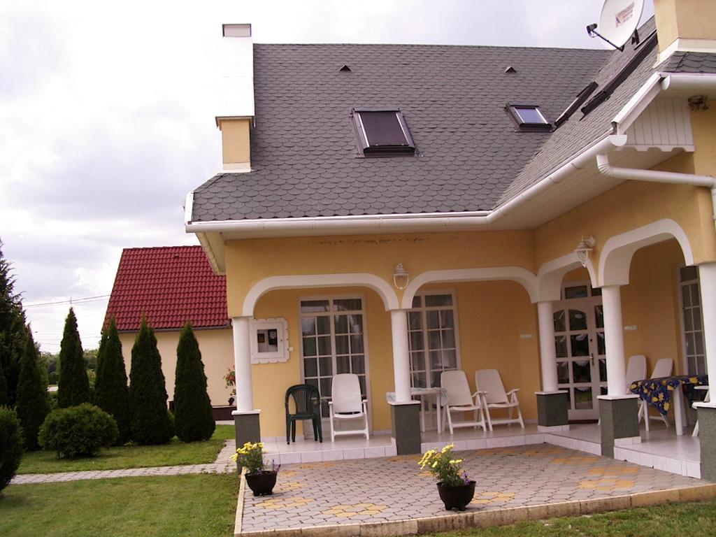 Pacsirta Apartman Lenti Esterno foto